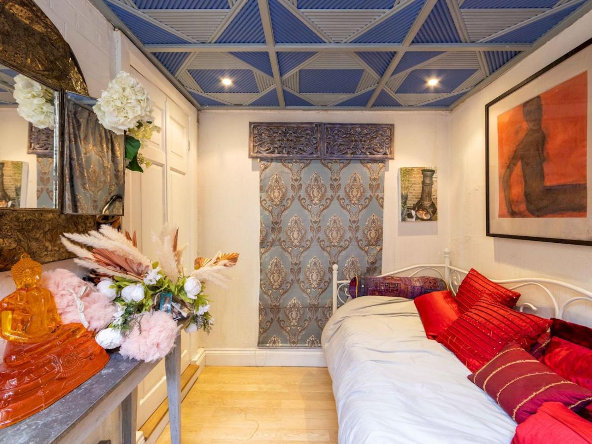 Pass The Keys Split-Floors Antique Apartment In Portobello Road London Exterior photo